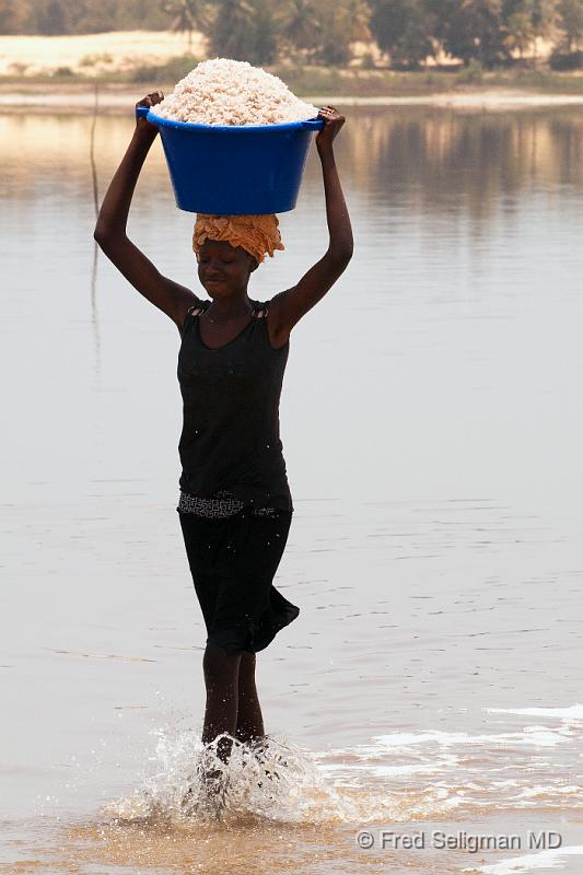 20090529_140653 D300 P1 S1.jpg - Lady carrying 130 lb of salt, Pink Lake